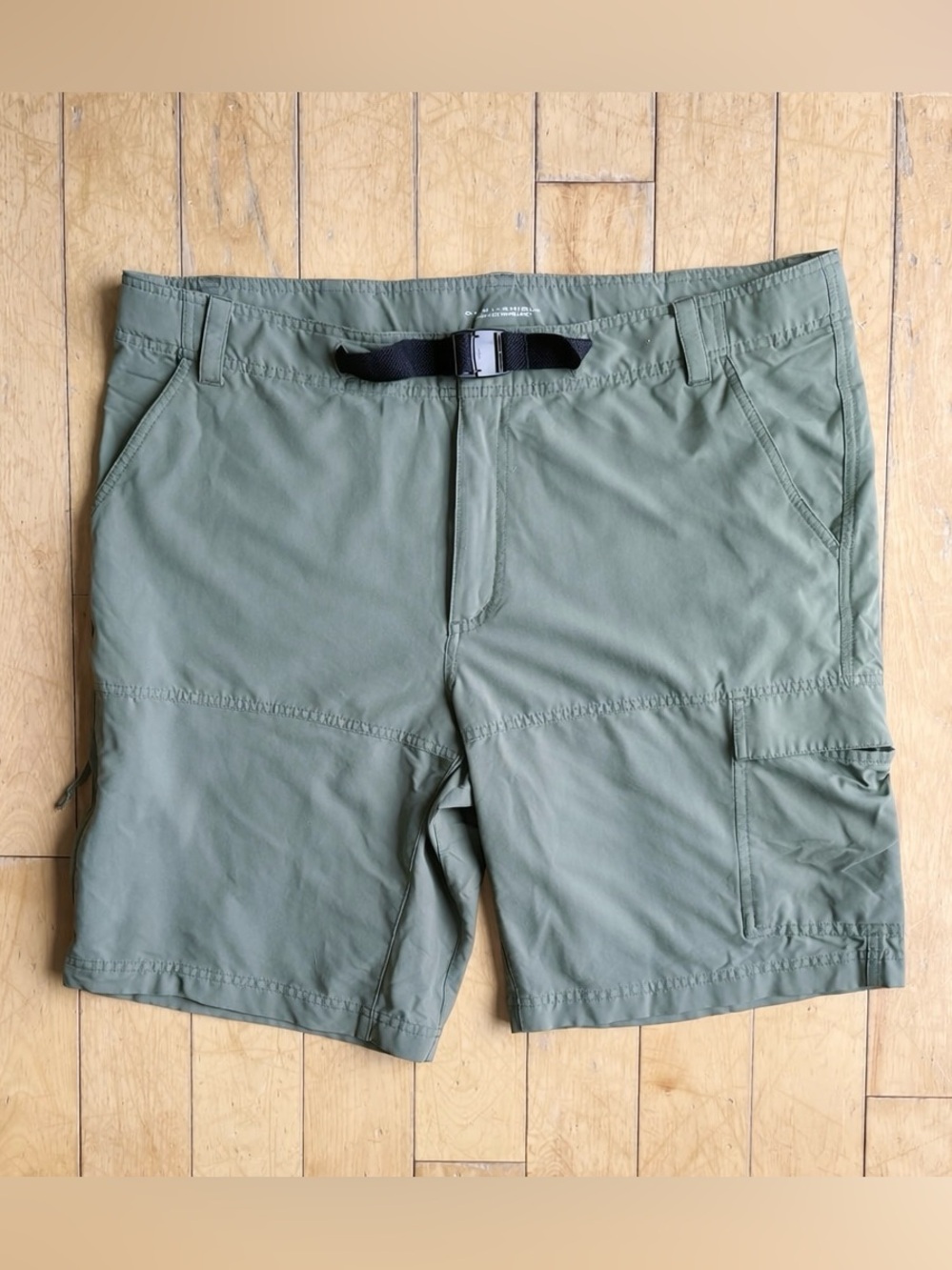 Columbia Omni‑Shield Olive Lightweight Built-In Belt Cargo Shorts Size 40 waist
